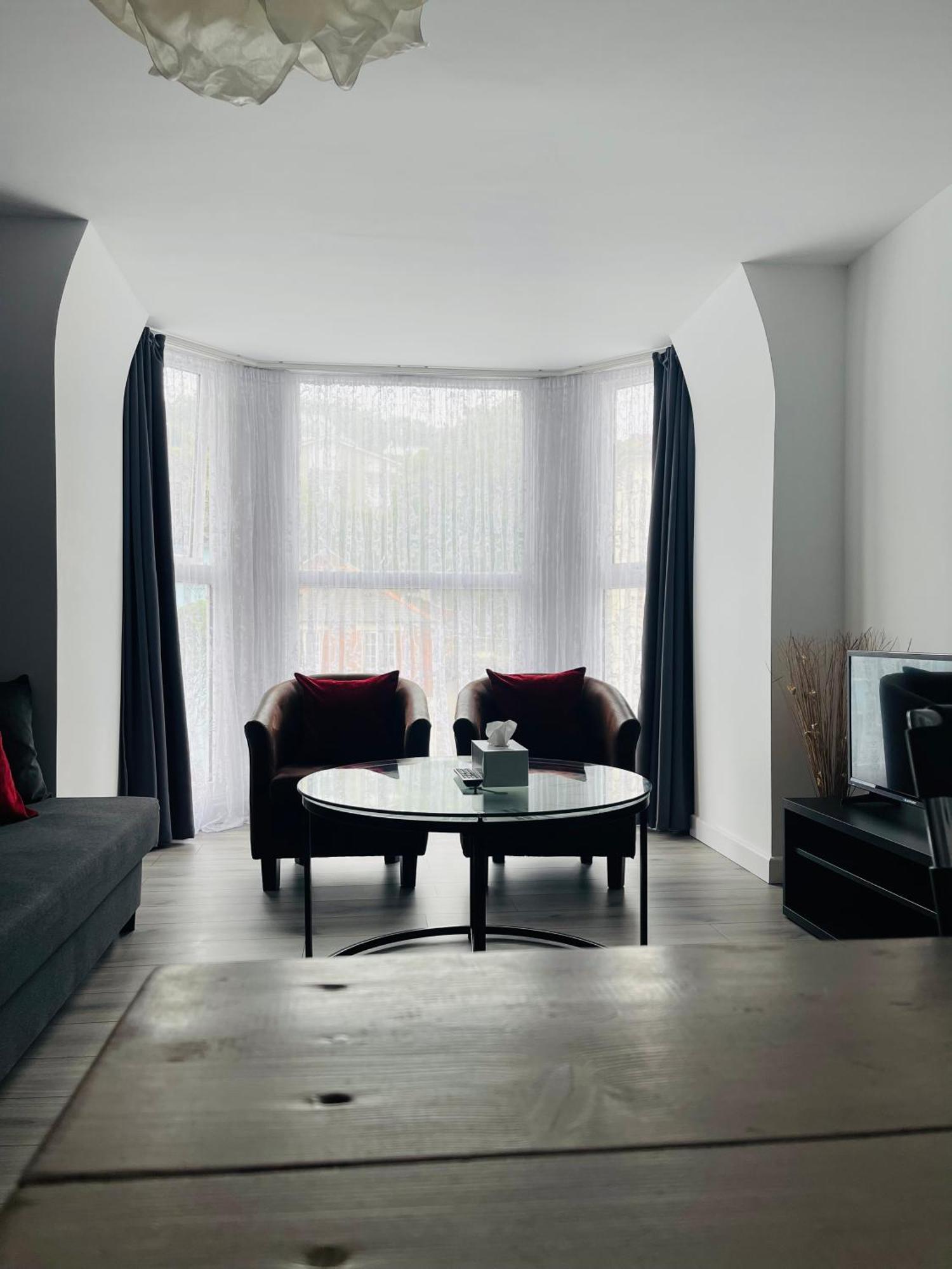 One Bedroom Apartment, No 4 *
