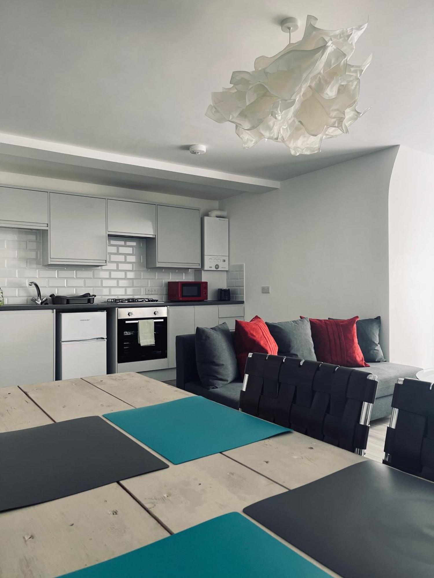 One Bedroom Apartment, No 4 *
