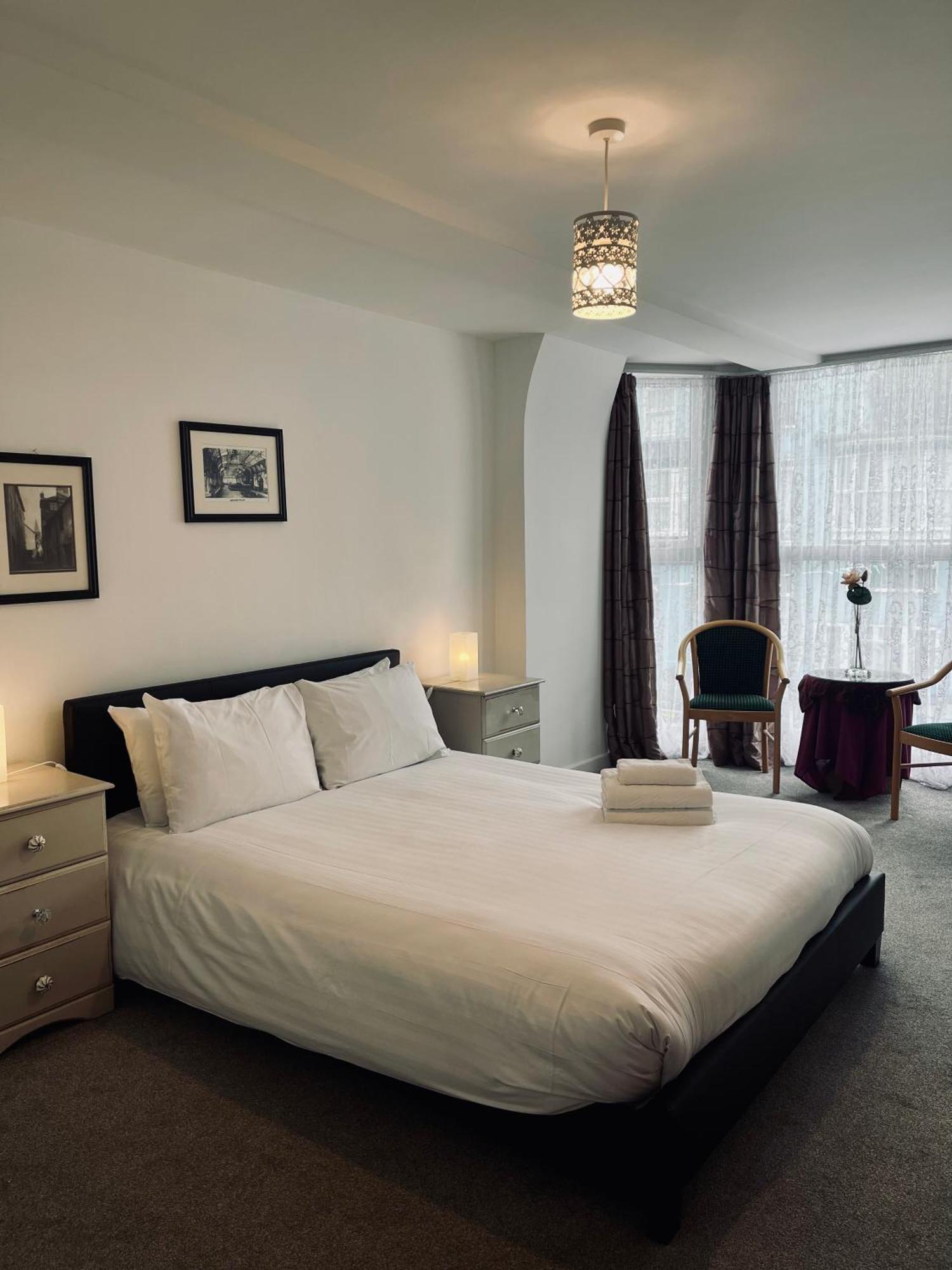One Bedroom Apartment, No 4 *