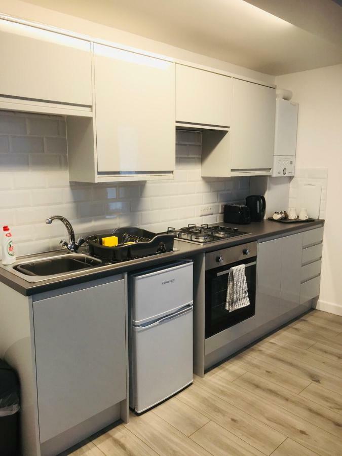 One Bedroom Apartment, No 4 *